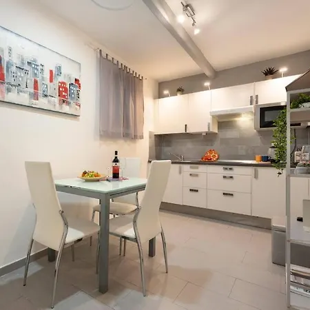 Macci-sant' Ambrogio One Bedroom Flat Apartman