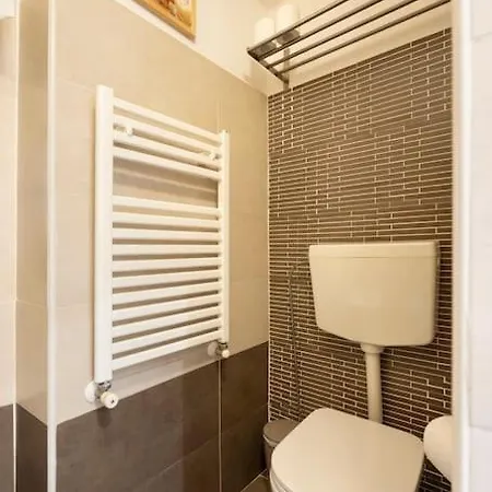 Macci-sant' Ambrogio One Bedroom Flat דירה *