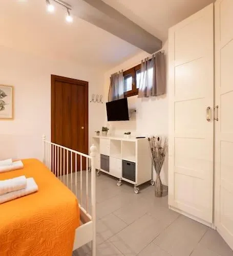 Macci-sant' Ambrogio One Bedroom Flat شقة *